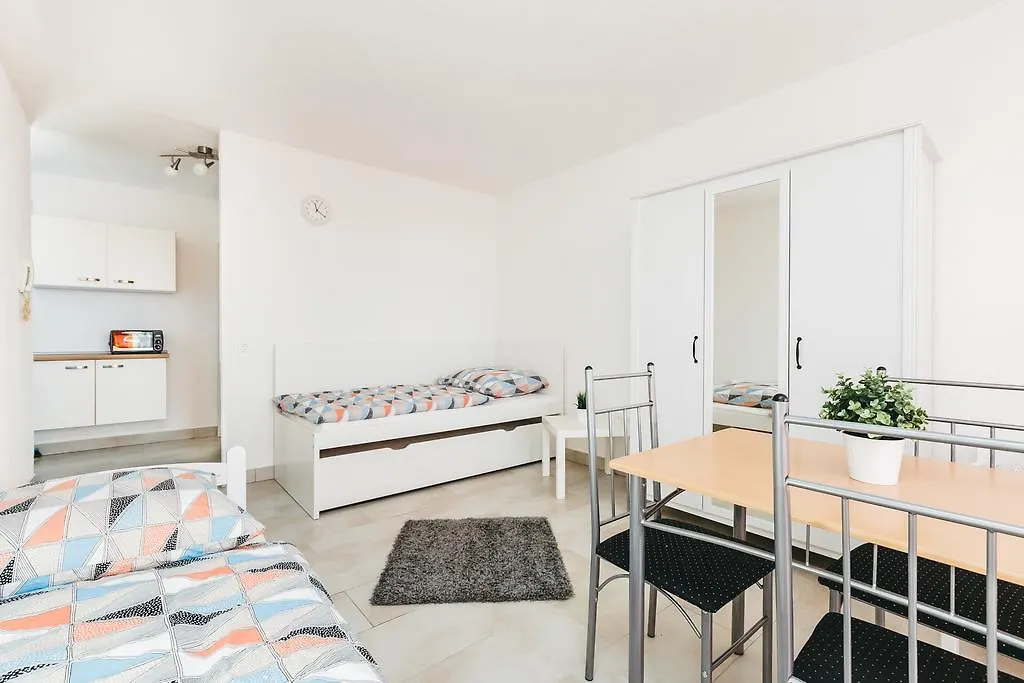 Workers Apartments كولونيا